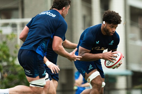 Rob Valetini charges forward at traning in Kobe.