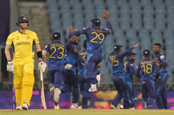 Sri Lankan players celebrate the wicket of Steve Smith.