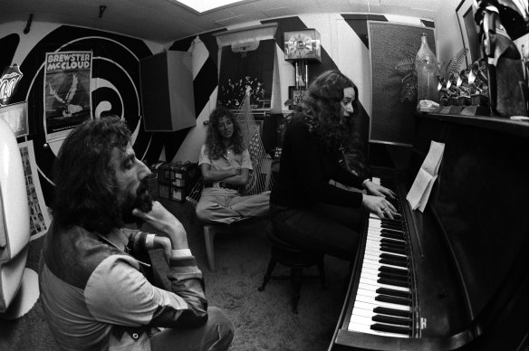 Carole King plays the piano to record producer Lou Adler (left) and her co-writer Toni Stern (centre) in Adler’s office in 1971.