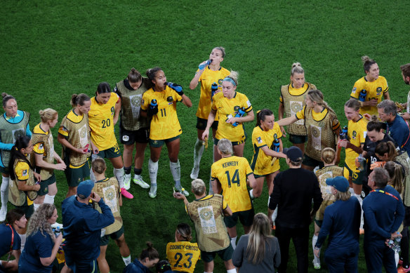 Tony Gustavsson huddles with his team before the start of extra time.