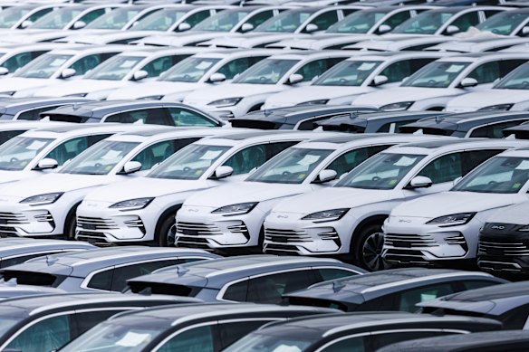 Vehículos eléctricos BYD estacionados en una zona de almacenamiento privada en Kilsyth, en el este de Melbourne.