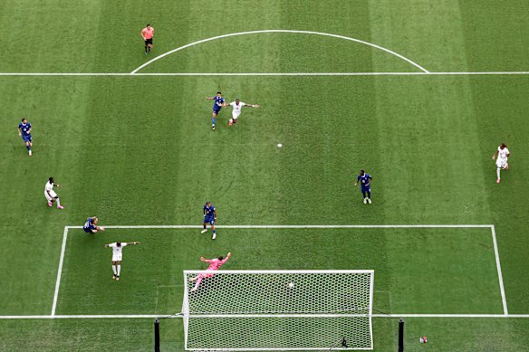 Saka is caught off-side. 