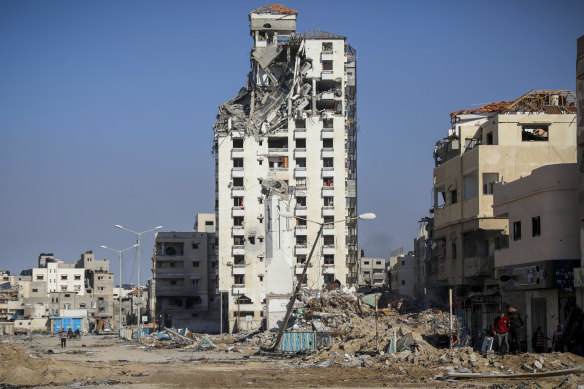 Destroyed buildings in Gaza City: The war between Israel and Hamas is threatening to become a broader conflict weighing on the world economy.