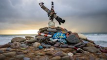 A memorial for Dobby at Freshwater West beach.