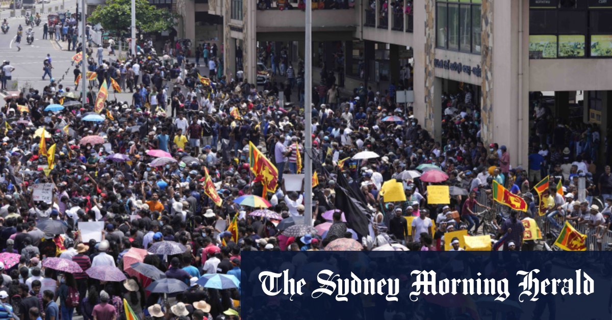 Protestujący przeciwko rządowi szturmują dom prezydenta, zakłócają mecz krykieta w Australii i ścierają się z policją