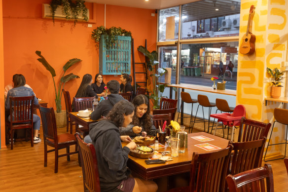 Papelon es una cafetería y restaurante venezolano luminoso y acogedor cerca del mercado Footscray.