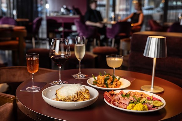  Pre- or post-theatre fare at Folio.