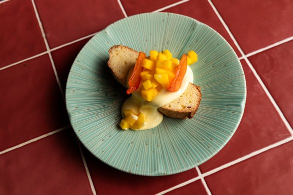 Pound cake with seasonal fruits. 