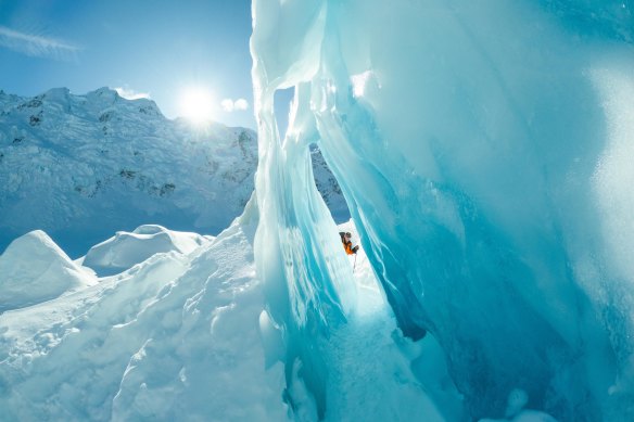 A view through the ice.