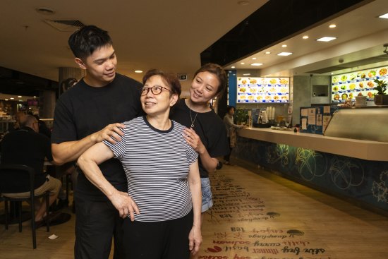 Owner/chef Helen Hung with Stanley Ho and Eva Ho.