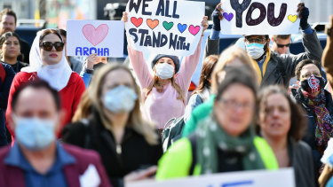 New Zealand crowds outisde court mobilise in support of the victims of an Australian terrorist.
