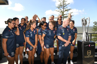 Isabelle Kelly and the Roosters players  with the NRLW trophy on Friday.