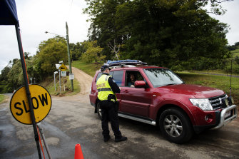 Commuters are stopped by police at the Queensland/NSW border checkpoint in the Gold Coast hinterland.
