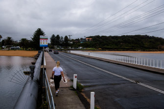 Narrabeen Lagoon Bridge at Ocean Street on Monday, the border between the northern and southern bubbles on the northern beaches. 