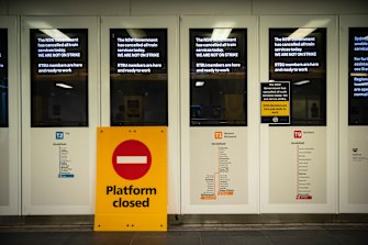 Many people were stranded by the shock shutdown. 