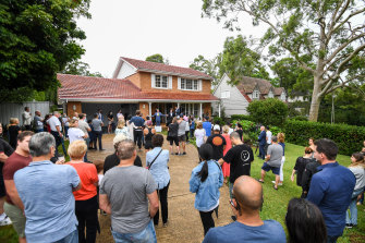 Large crowds will become less appealing during Omicron.