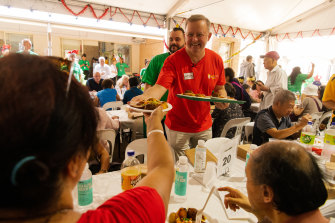 Labor leader Anthony Albanese volunteers at the Exodus Foundation in his electorate on Christmas Day, 2019.