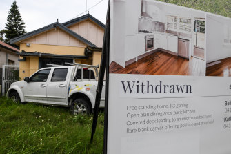 Some vendors are holding out and withdrawing their property from the market before an auction.