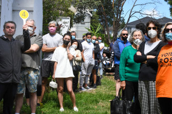 A dilapidated house without a kitchen in Hunters Hill fetched $2.33 million – about $330,000 above its price guide – on the first weekend of on-site auctions in Sydney in October.