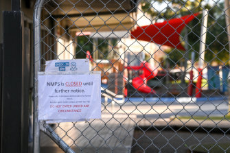 North Melbourne Primary School has been closed after two COVID-19 cases were linked to the school.
