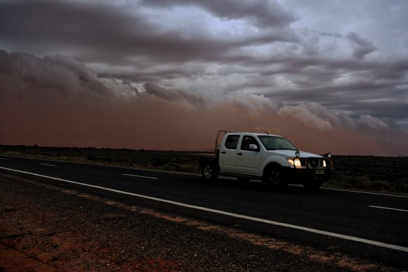 A line of storms along a southerly change lifted dust in Western NSW.