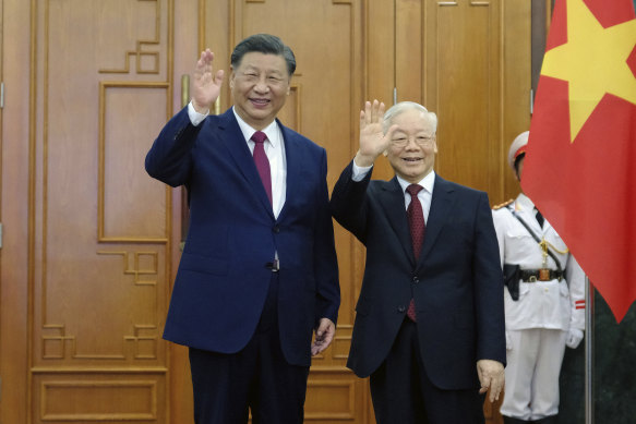 Chinese President Xi Jinping (left) and Vietnamese Communist Party General Secretary Nguyen Phu Trong in December.