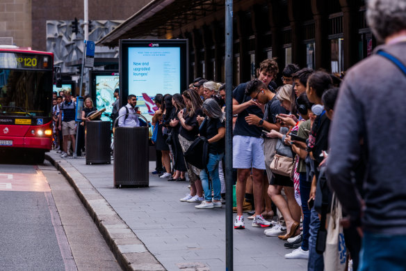 Commuters attempt to get alternative transport.