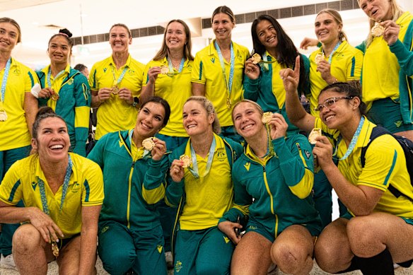 The Australian sevens team have arrived in Sydney after winning Commonwealth Games gold.