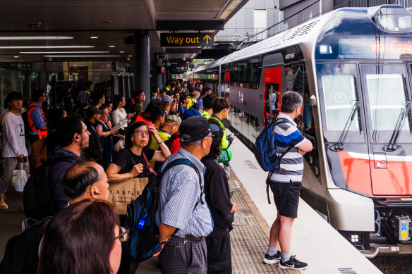 Passengers crowd the narrow platform at Epping where the Metro delivers them to the T9 Northern line.    