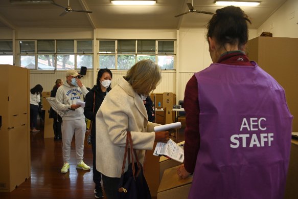 Both the Yes and the No campaigns are battling for votes as the Voice to Parliament campaign enters its final weeks.