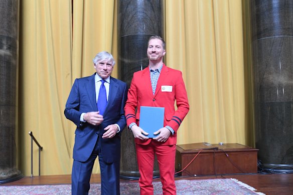 With the president of Columbia University, Lee Bollinger, after receiving the Pulitzer Prize for Fiction.