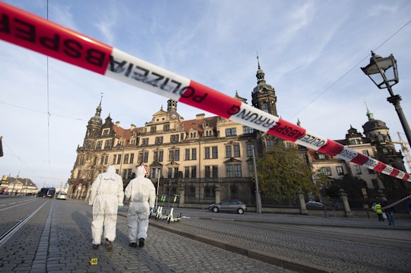 Polícia no local do assalto ao Green Vault em Dresden, Alemanha, 2019.
