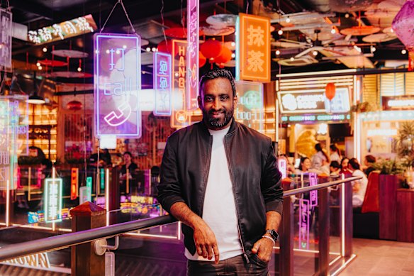 El primer comisionado económico de Nueva Gales del Sur, Michael Rodrigues, que trabaja las 24 horas en Burwood, uno de los prósperos puntos nocturnos al oeste del distrito financiero central de Sydney.