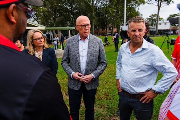 El director ejecutivo del Ayuntamiento de Shoalhaven, Andrew Constance, ha representado dos veces a los liberales en la sede federal de Gilmore. 