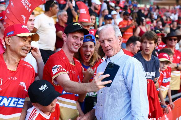 Wayne Bennett poses for a selfie.