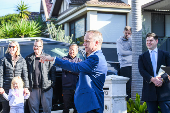 Bradfield BadgerFox auctioneer Mark Daley took bids from five of the 10 buyers who registered to bid on the Maroubra home. 