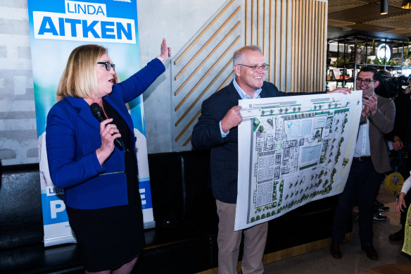 Prime Minister Scott Morrison campaigns in Pearce with Liberal Party candidate Linda Aitken.