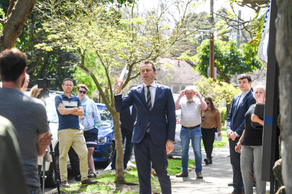 Auctioneer James Kerley took an opening offer of $1.3 million for the Neutral Bay semi.