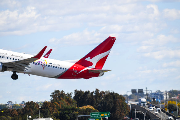 Qantas Alan Joyce Pay Labor Mps Urge Shareholders To Halt Deal 