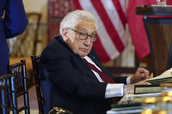 Henry Kissinger geçen Aralık ayında resmedildi. 