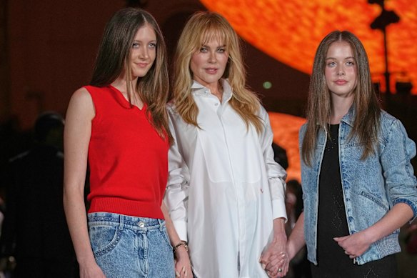 Kidman, vista aquí con sus hijas Sunday Rose (izquierda) y Faith Margaret en París en octubre, tiene la custodia de ellas durante 306 días al año.