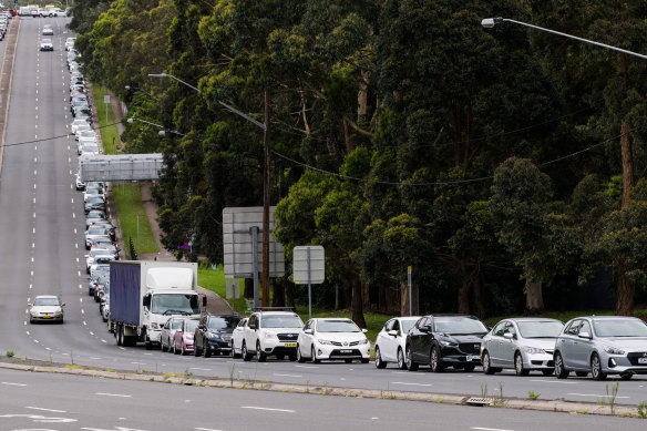 Long lines for COVID-19 testing at Macquarie Park in north-west Sydney on Wednesday.