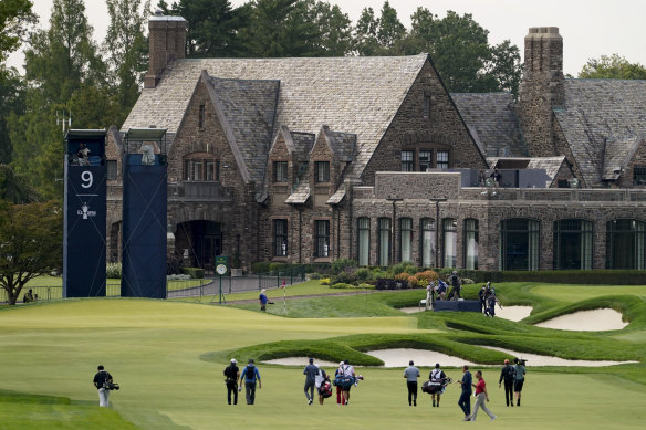 The group featuring Reed, Jordan Spieth (+3) and Hideki Matsuyama (+1) return to the clubhouse at the picturesque Winged Foot course in suburban New York.