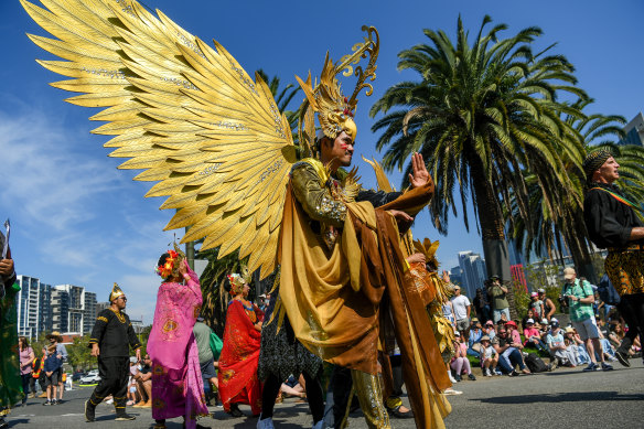 The Indonesian costumes were dazzling. 