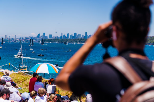 The public is gathering at South Head, ready for the yachts to come through the harbour.