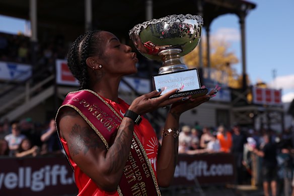 Sha’Carri Richardson became just the third woman to win the Stawell Gift from scratch.