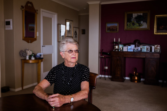 Leigh Fincke, 85, can’t have her adult daughter visit from Britain, even though the border is open to the parents of Australian citizens and permanent residents.
