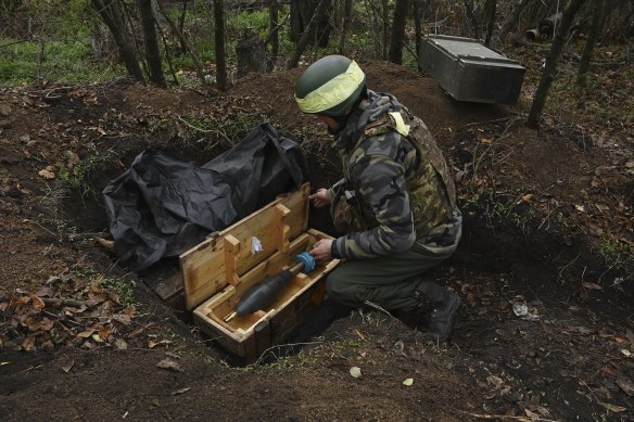 A soldier with the 68th brigade’s mortar section readies a mortar.