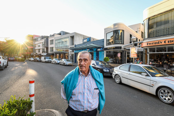 21 Espresso owner George Schiffer said turning Knox Street into a plaza was “total madness”.