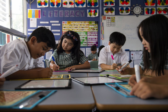 This year’s NAPLAN results show the long-standing achievement gap between students from advantaged and disadvantaged backgrounds has widened in some areas.